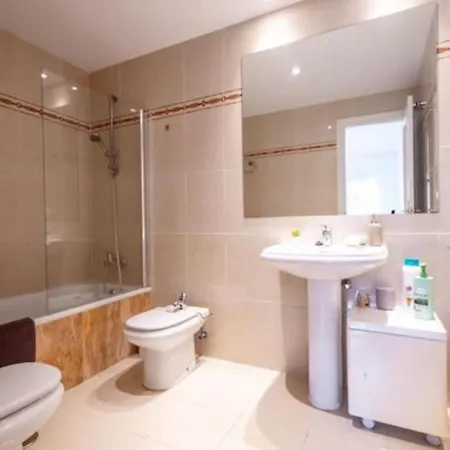 Stylish 2br With Big Terrace Near And Golf Lägenhet